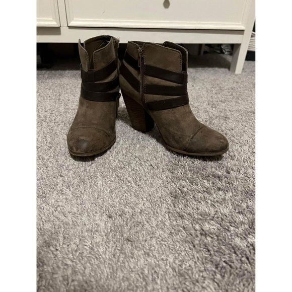 Tan Booties with brown straps - size 8 - Picture 2 of 3